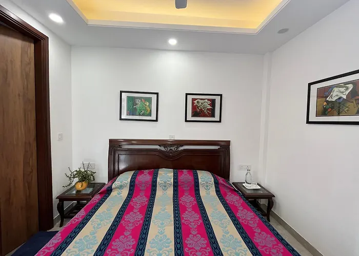 Fully Furnished Comfortable Rooms In Hauz Khas - Woodpecker Apartments