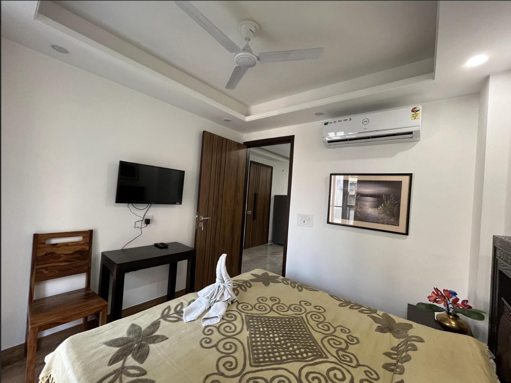 Fully Furnished Comfortable In Hauz Khas - Woodpecker New Delhi