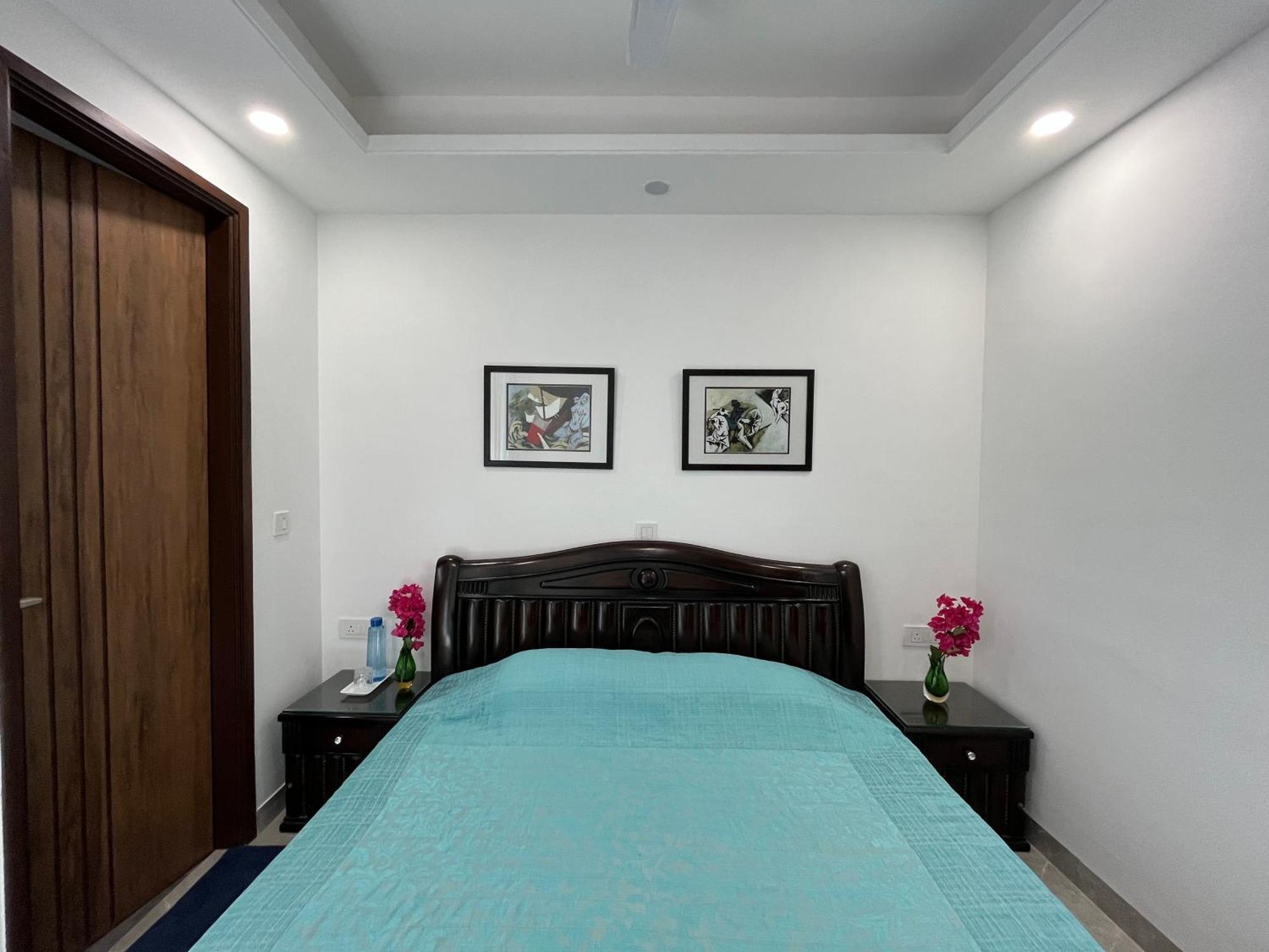 Fully Furnished Comfortable In Hauz Khas - Woodpecker * New Delhi