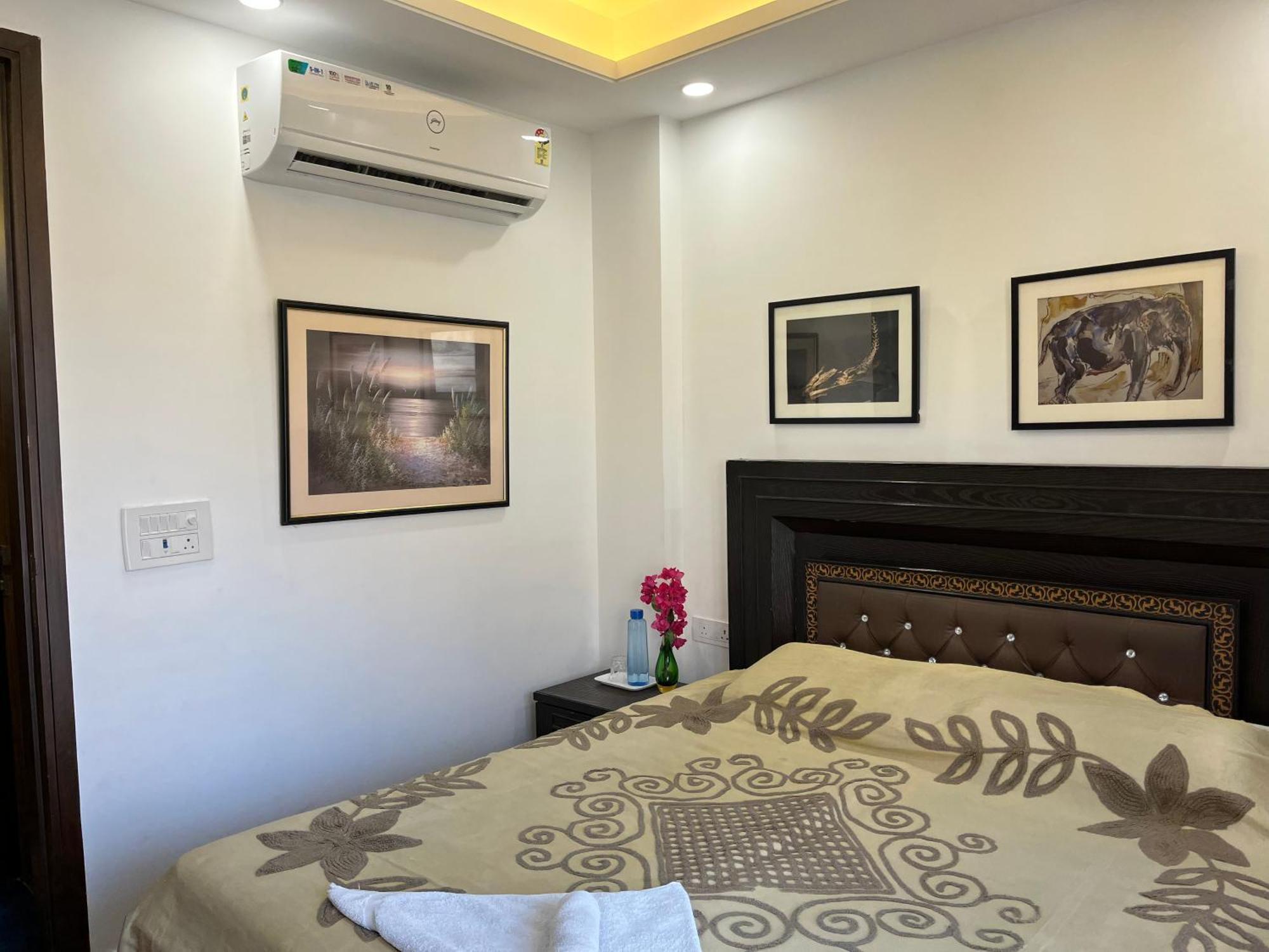Fully Furnished Comfortable In Hauz Khas - Woodpecker Bed & Breakfast *