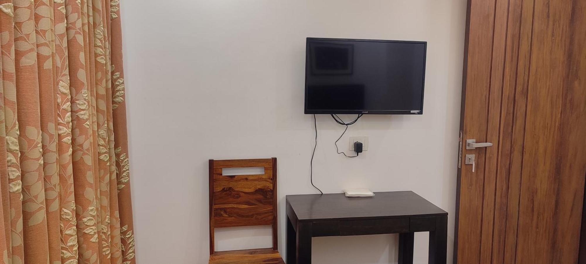 Fully Furnished Comfortable In Hauz Khas - Woodpecker *