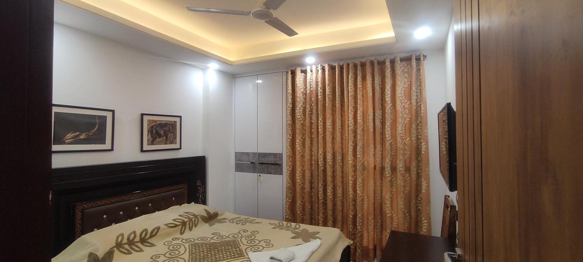 Fully Furnished Comfortable In Hauz Khas - Woodpecker * New Delhi