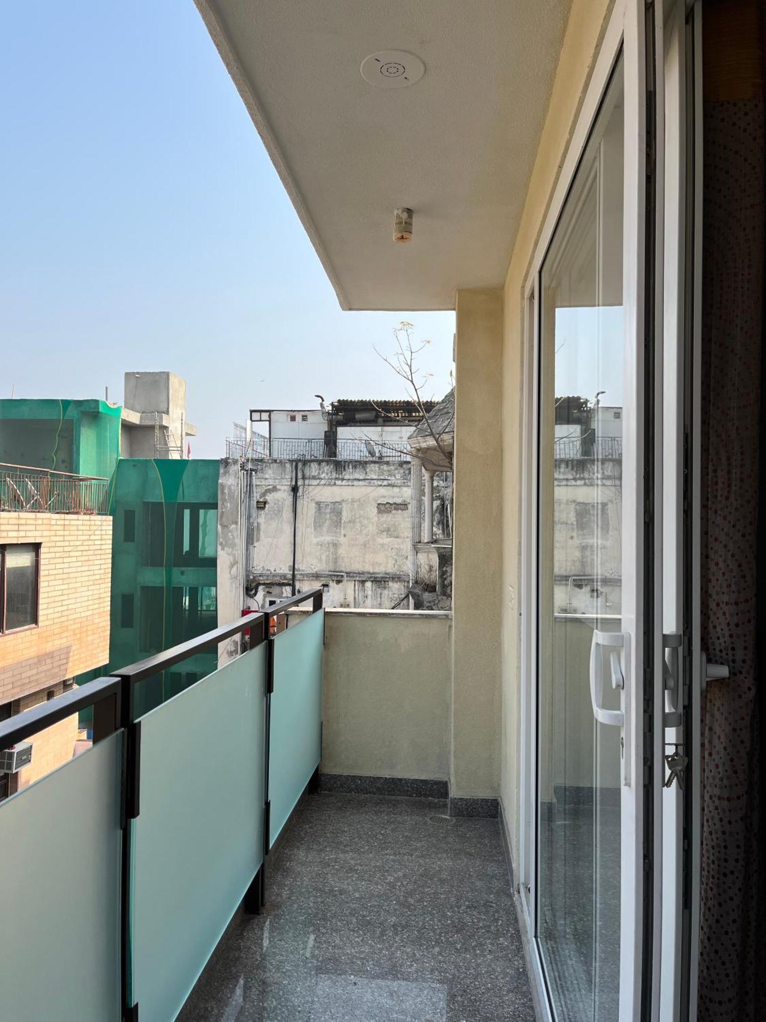 Fully Furnished Comfortable In Hauz Khas - Woodpecker *