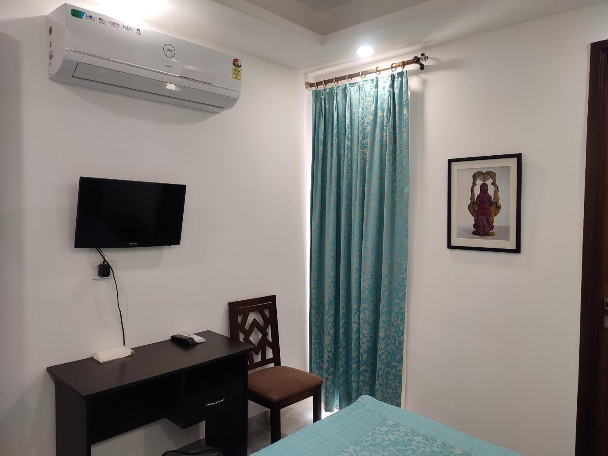 Bed & Breakfast Fully Furnished Comfortable In Hauz Khas - Woodpecker
