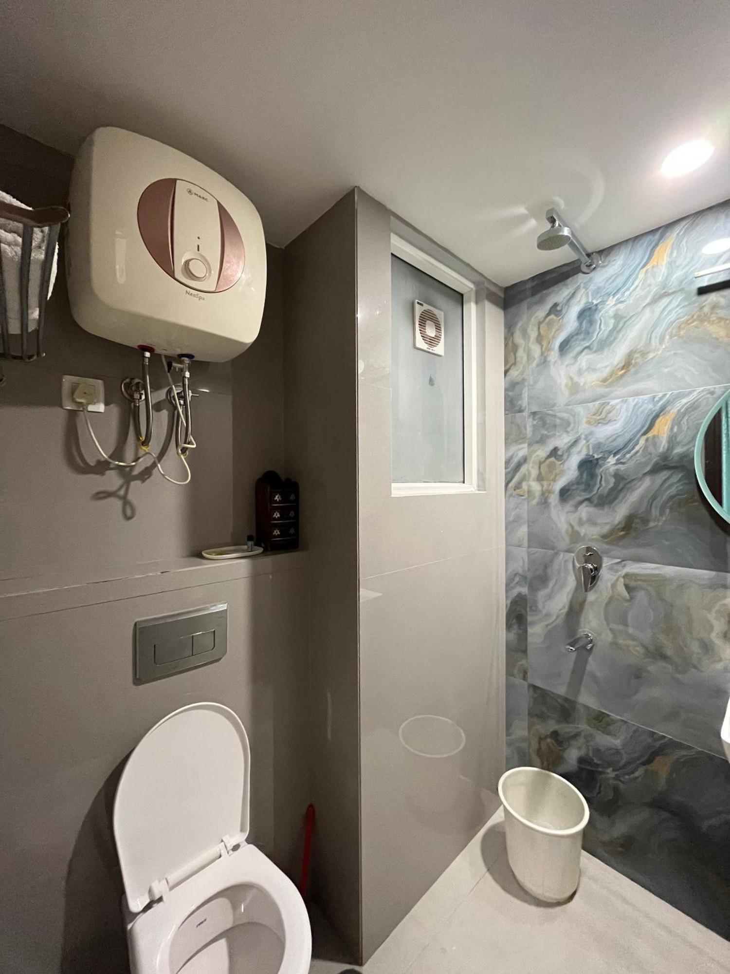 Fully Furnished Comfortable In Hauz Khas - Woodpecker Bed & Breakfast