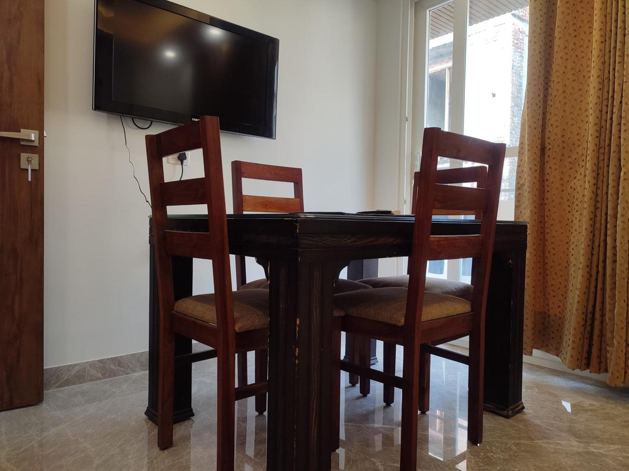 Fully Furnished Comfortable In Hauz Khas - Woodpecker Bed & Breakfast New Delhi