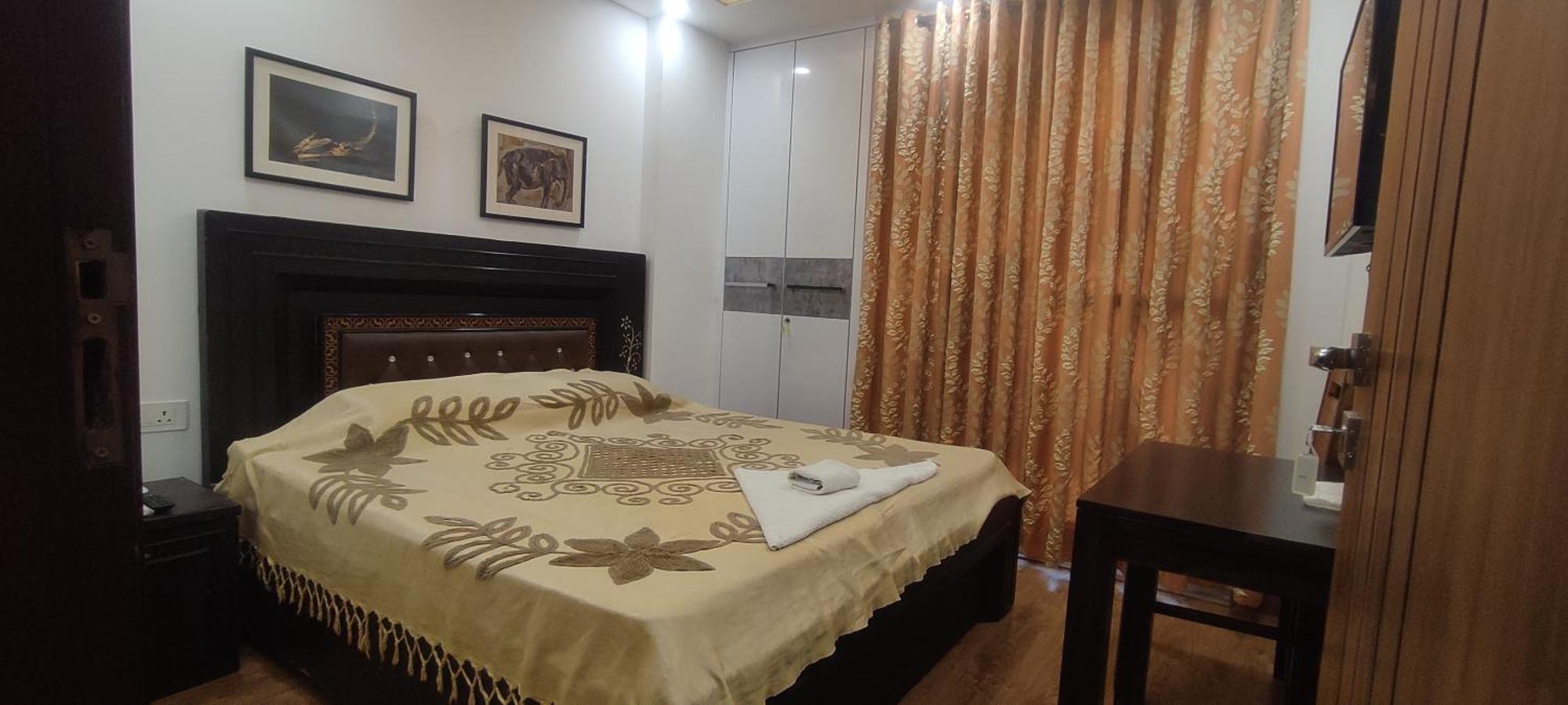 Fully Furnished Comfortable In Hauz Khas - Woodpecker New Delhi