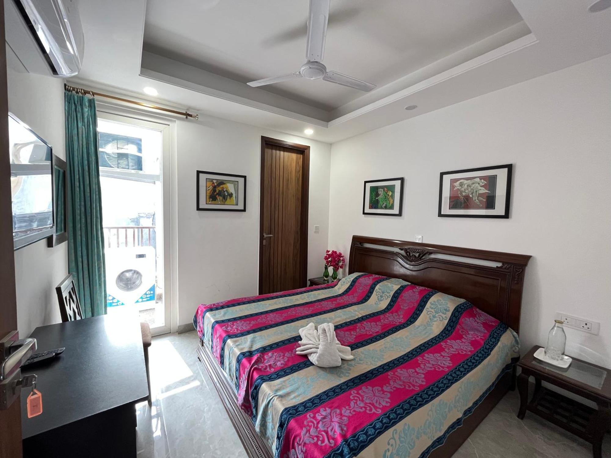 Bed & Breakfast Fully Furnished Comfortable In Hauz Khas - Woodpecker *