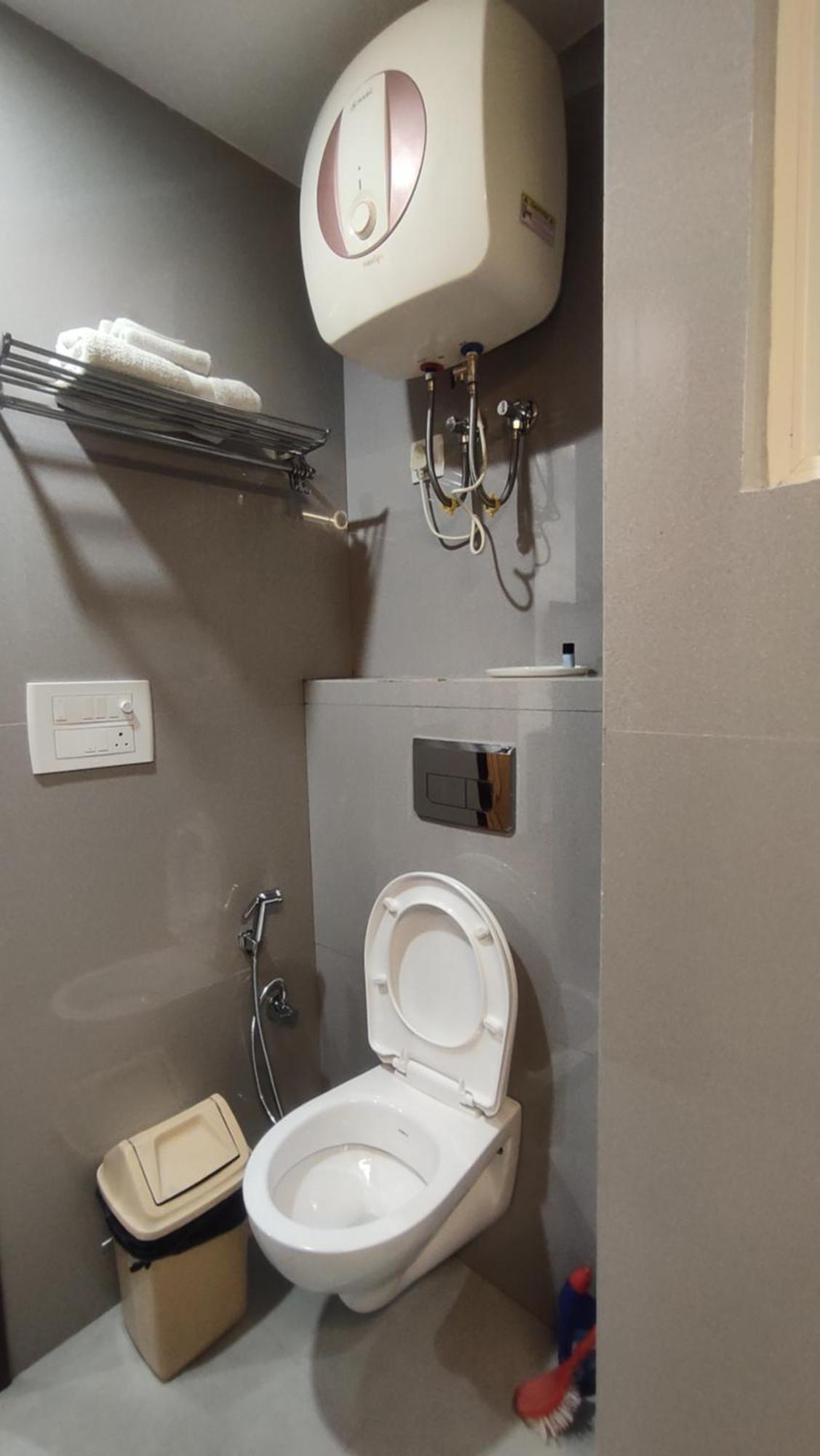 Fully Furnished Comfortable In Hauz Khas - Woodpecker