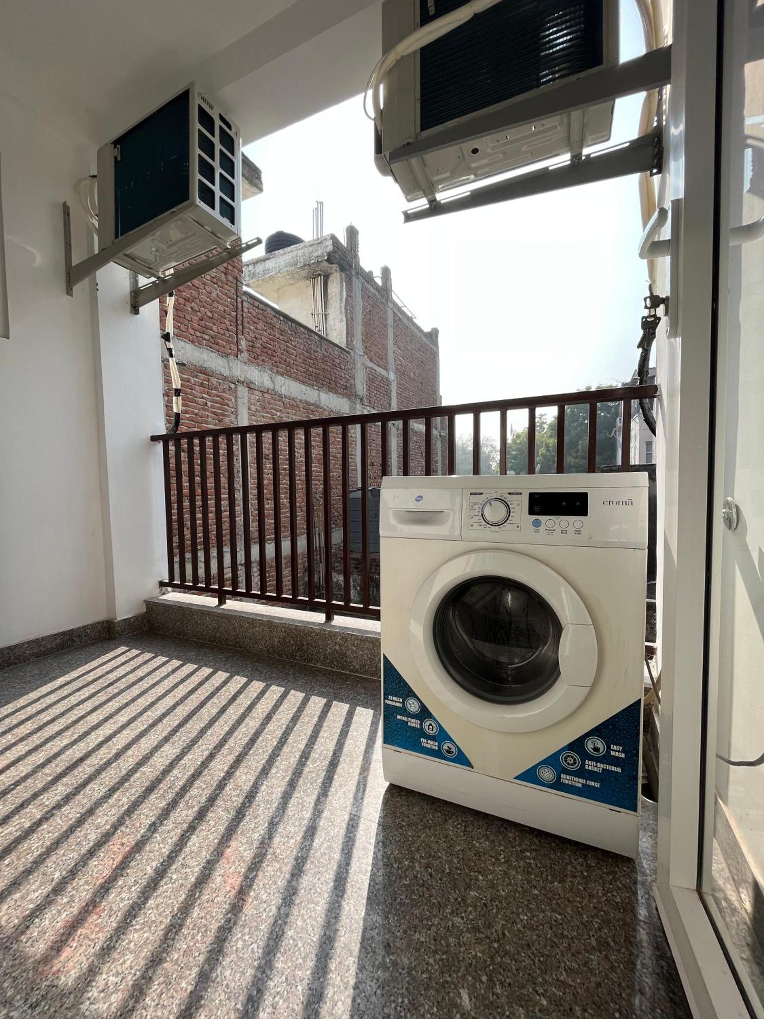 Fully Furnished Comfortable In Hauz Khas - Woodpecker * New Delhi