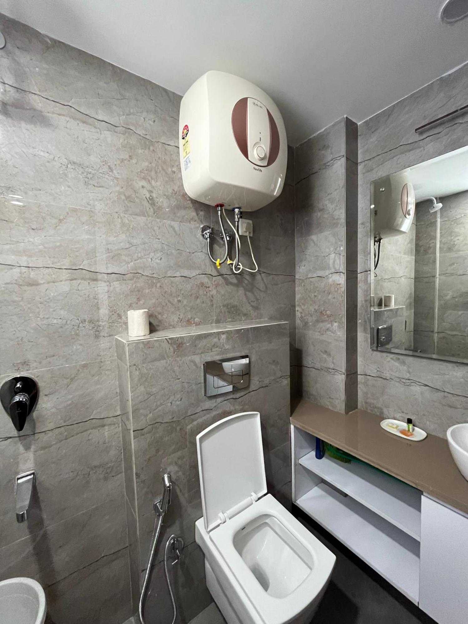Bed & Breakfast Fully Furnished Comfortable In Hauz Khas - Woodpecker