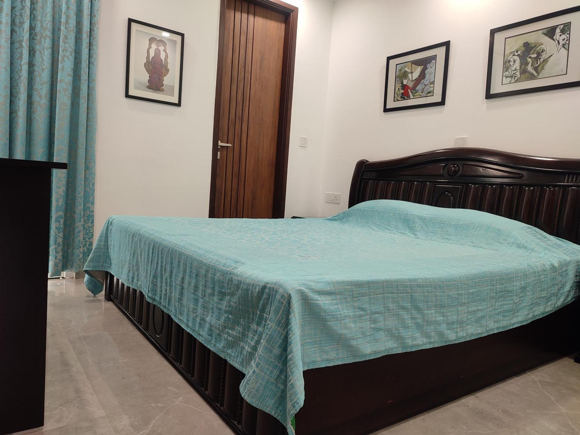 Fully Furnished Comfortable In Hauz Khas - Woodpecker * New Delhi