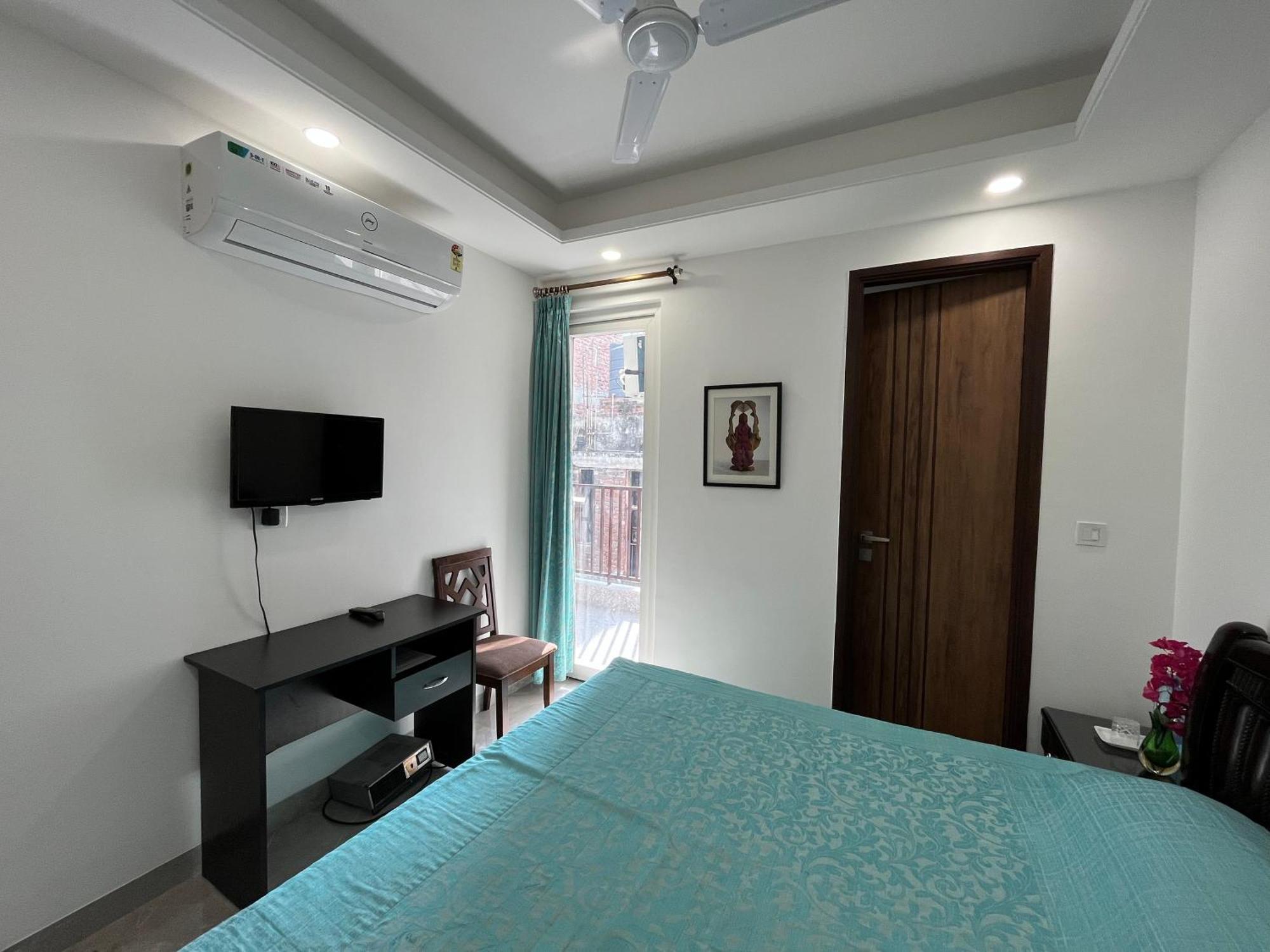 Fully Furnished Comfortable In Hauz Khas - Woodpecker