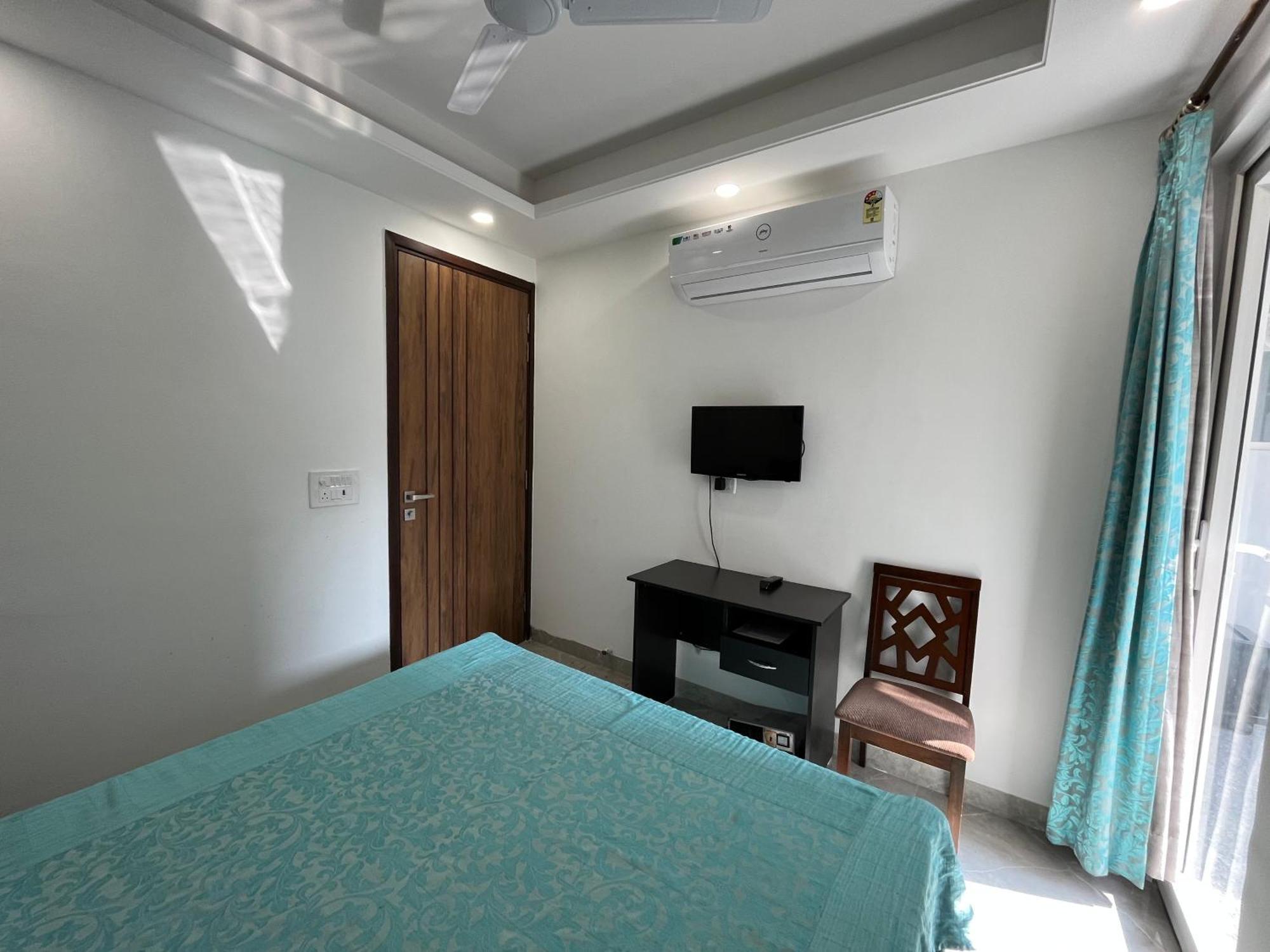 Bed & Breakfast Fully Furnished Comfortable In Hauz Khas - Woodpecker