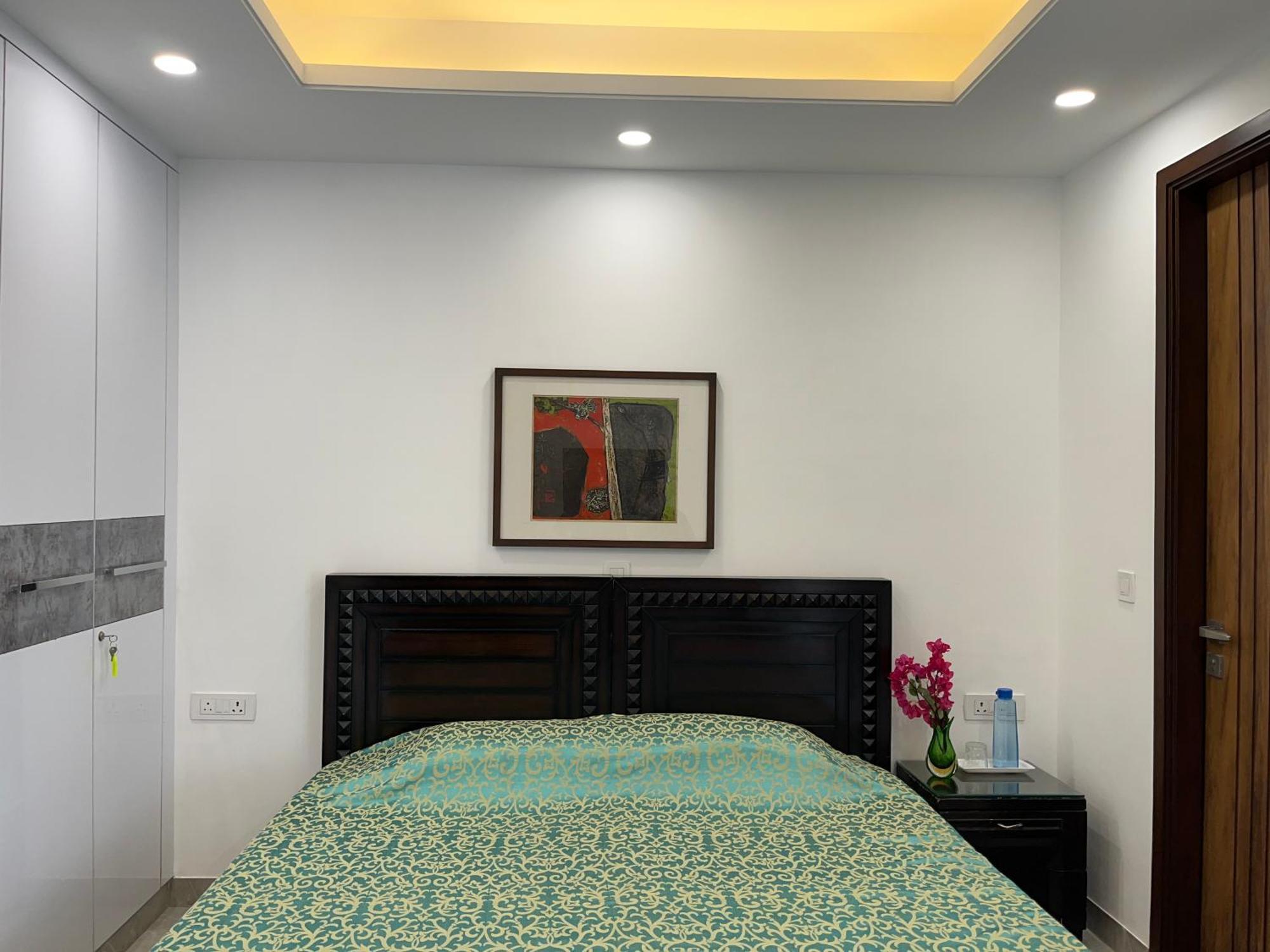 Fully Furnished Comfortable In Hauz Khas - Woodpecker * New Delhi